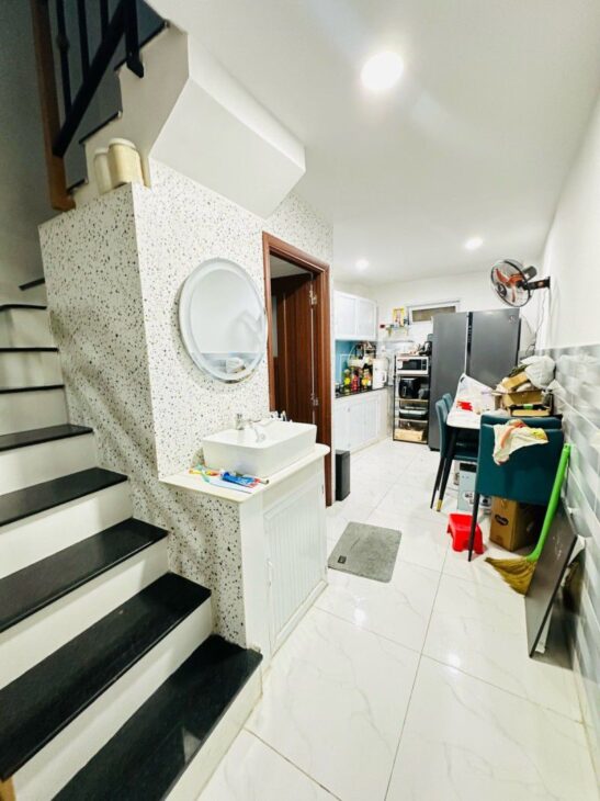 CẠNH HXH BÌNH THẠNH NGAY HÀNG XANH, GIÁP QUẬN 1 VÀ Q2, NHÀ MỚI ĐẸP Ở NGAY, GẦN 30M2, 3 TẦNG 4PN,