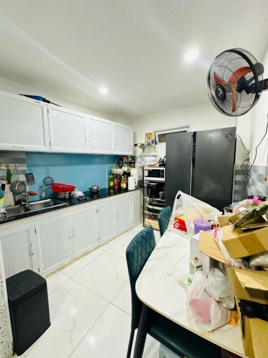 CẠNH HXH BÌNH THẠNH NGAY HÀNG XANH, GIÁP QUẬN 1 VÀ Q2, NHÀ MỚI ĐẸP Ở NGAY, GẦN 30M2, 3 TẦNG 4PN,