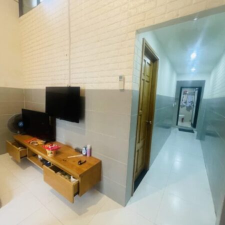 Lô góc mặt tiền, nhà 2 tầng, 3 phòng ngủ, sát Hồ Xuân Hương, chỉ 7 tỷ XX