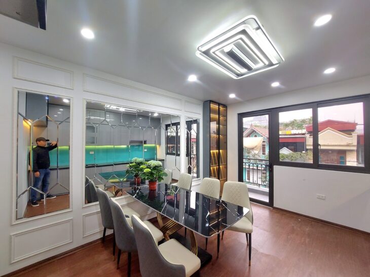 Hạ 400tr nhà Lạc Long Quân 43m2, 6T thang máy, 2 thoáng view sân cực rộng gần Hồ Tây