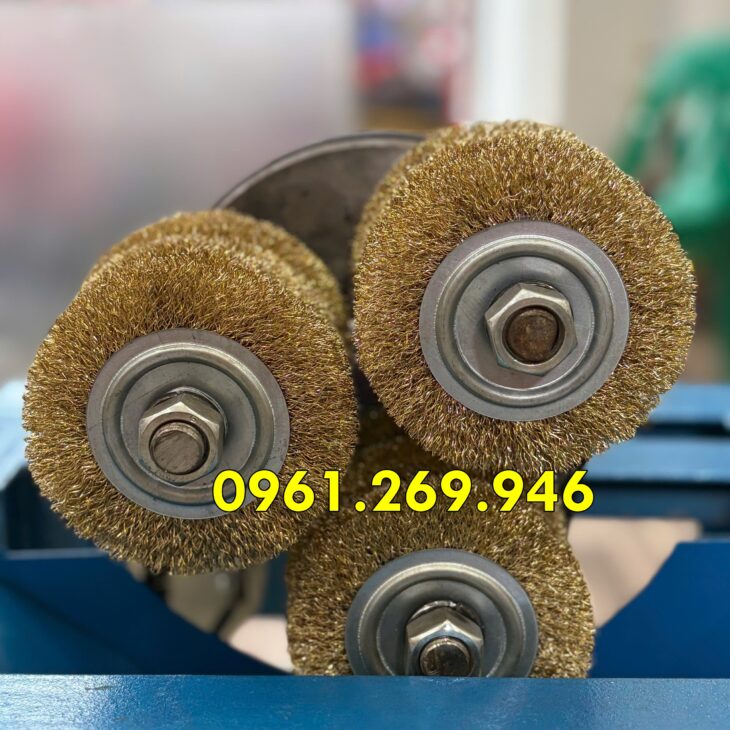 Máy cạo vỏ mía, máy làm sạch vỏ cây mía 9 chổi cạo motor 1500w