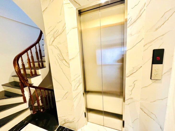 Bán Biệt Thự Tây Hồ, 6 Tầng Thang Máy, Nội Thất VIP, 11.8 tỷ