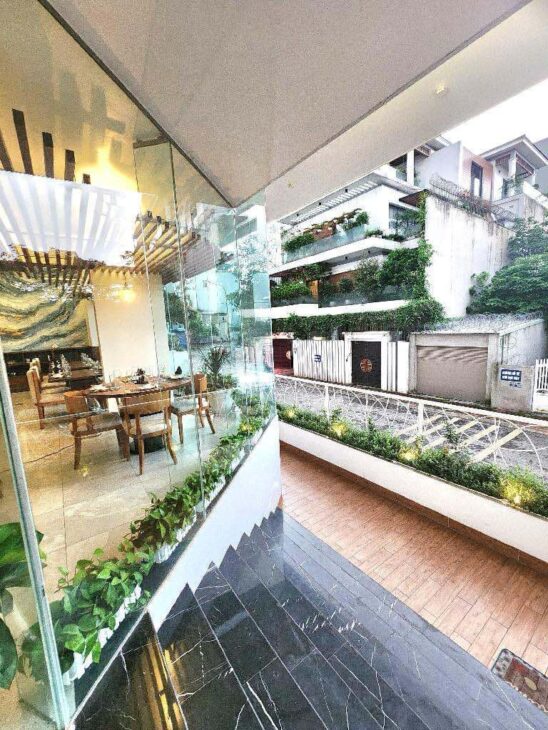 Siêu phẩm Lâm Hạ, 3 thoáng, 260m x 7 tầng, mặt tiền 45m, view hồ, dòng tiền 250tr/tháng