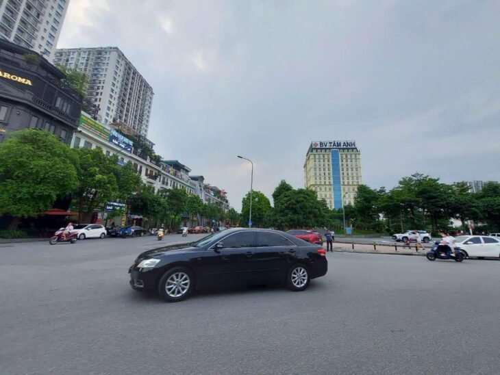 Siêu phẩm Lâm Hạ, 3 thoáng, 260m x 7 tầng, mặt tiền 45m, view hồ, dòng tiền 250tr/tháng