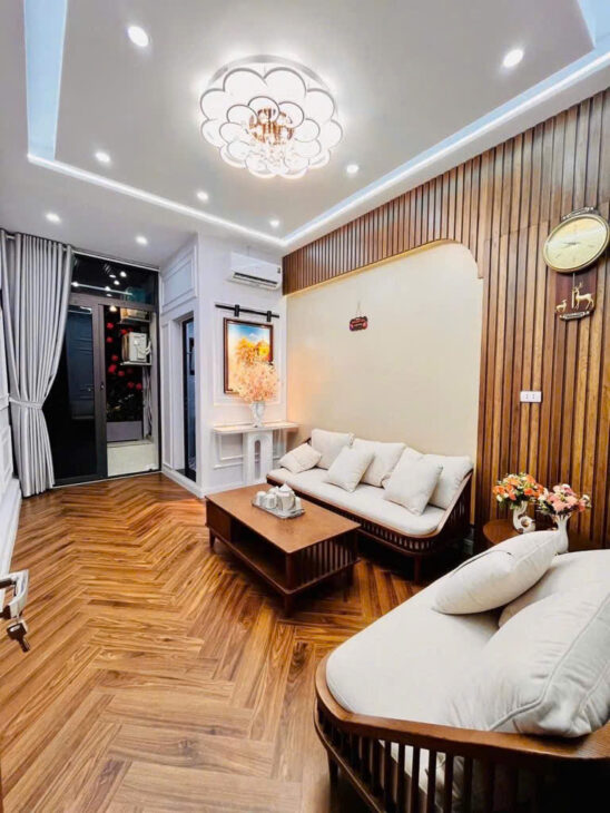 Bán nhà Giảng Võ Đống Đa_Nhà Đẹp Ba Thoáng_Sân Để Xe Riêng_50mx4T_Giá: 8.7 Tỷ_Lh: 0396935190.