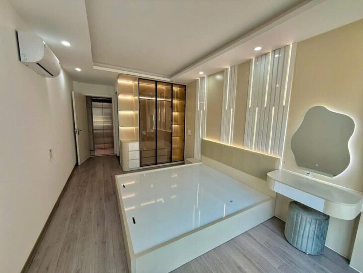 Bán nhà Phố Thái Hà_Nhà Mới Tinh_Thang Máy Xịn_Ngõ Ô Tô Tránh_Giá: 13.8 Tỷ_Lh: 0396935190.