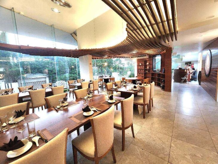 Siêu phẩm Lâm Hạ, 3 thoáng, 260m x 7 tầng, mặt tiền 45m, view hồ, dòng tiền 250tr/tháng