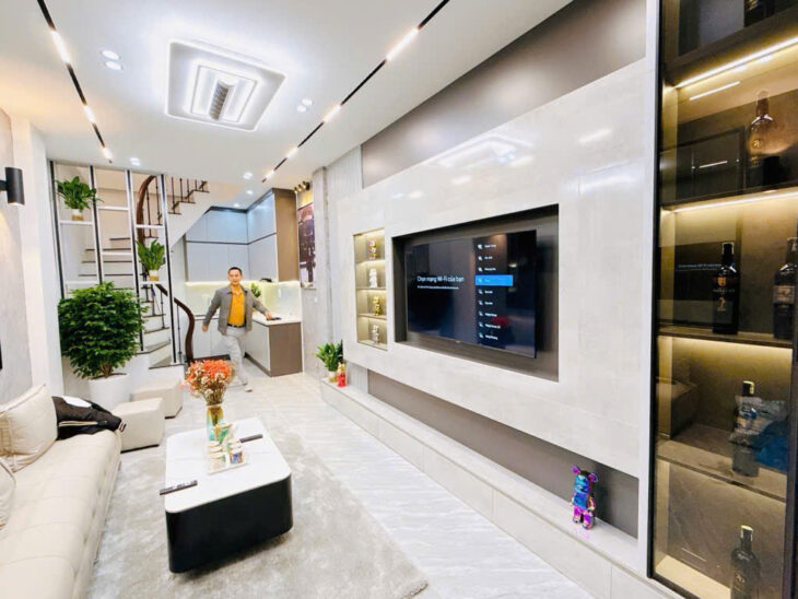 Bán Nhà Lạc Long Quân, Tây Hồ – 32m² x 4 Tầng – 6.1 Tỷ