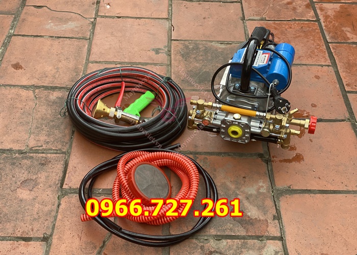 Máy phun thuốc chạy điện điều khiển từ xa Turbo