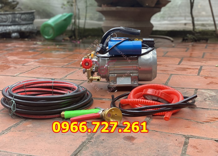 Máy phun thuốc chạy điện điều khiển từ xa Turbo