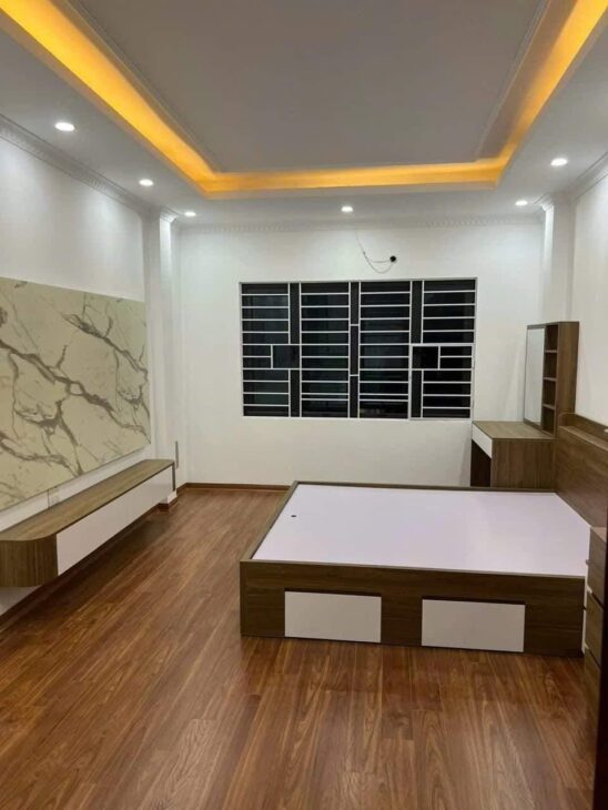 BÁN NHÀ HOANG MẠI 50M2 -3TANG -MT 6M. OTO ĐỖ CỬA , NHÀ 2 THOANG VI TRÍ ĐĂC ĐỊA LÀM ĂN CÓ LÔC