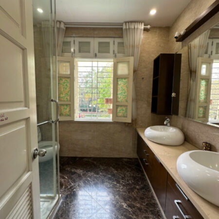 Cần bán gấp lô biệt thự nằm trên con đường đôi đẹp nhất tại Ciputra Cần bán gấp lô biệt thự nằm trên con đường đôi đẹp nhất tại Ciputra