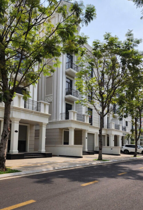 Bán gấp nhà và phố 1 trệt 4 lầu áp mái tiếp giáp bến du thuyền Vinhomes Grand Park