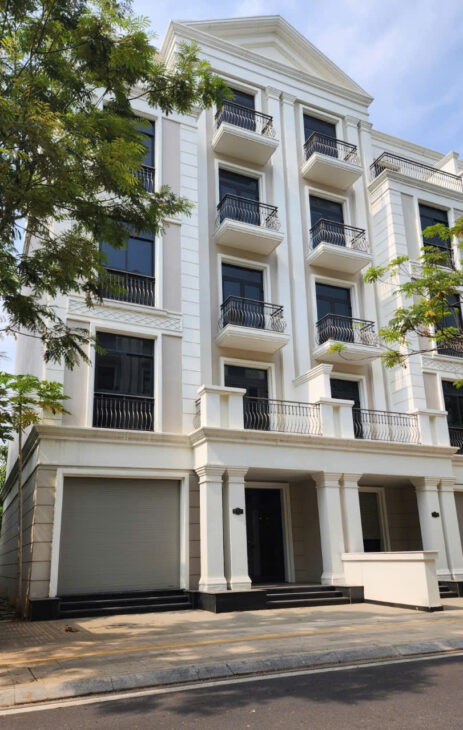 Bán gấp nhà và phố 1 trệt 4 lầu áp mái tiếp giáp bến du thuyền Vinhomes Grand Park