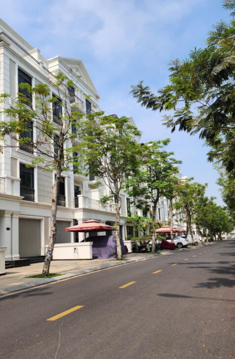 Bán gấp nhà và phố 1 trệt 4 lầu áp mái tiếp giáp bến du thuyền Vinhomes Grand Park