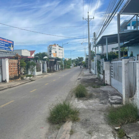 Đất ngộp! Đường Nguyễn Văn Cừ, Tân Thiện, thị xã LaGi ngay trung tâm