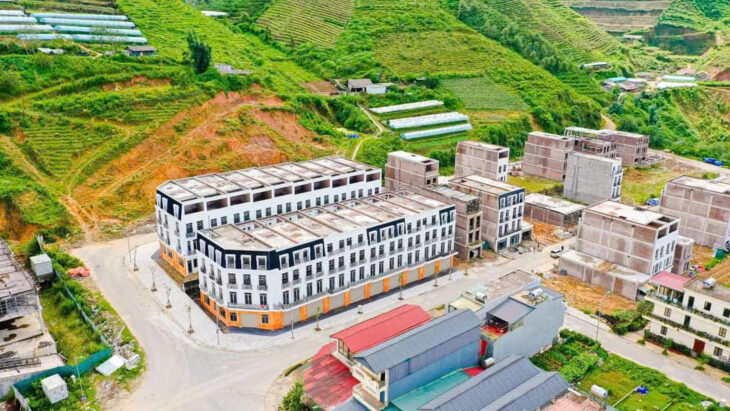 Băn căn Liền kề 4 tầng giáp 5 tòa chung cư Ngay trung tâm hành chính mới Sapa