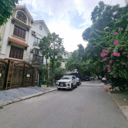 Bán Nhà vườn MP Mễ Trì Hạ.DT 110m x 4 tầng.Hoàn thiện. Giá 34,7 tỷ. LH: 0964769634