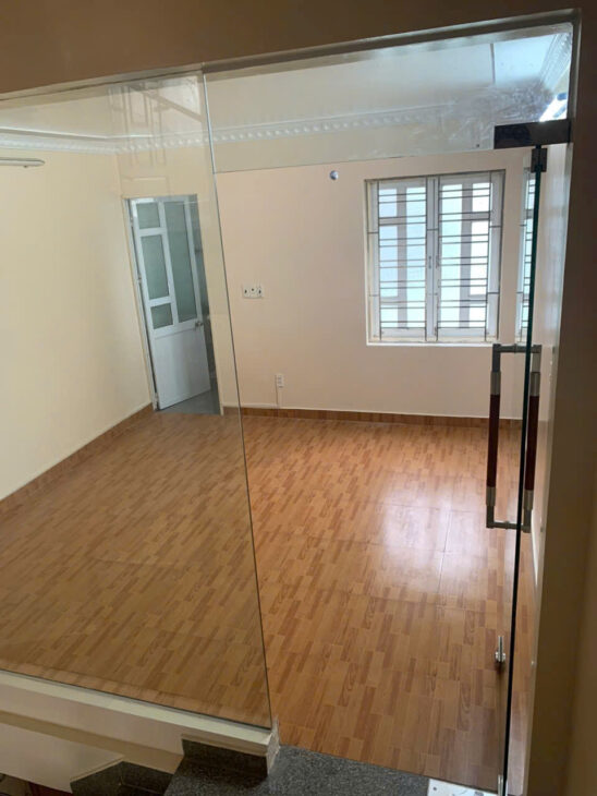 Bán nhà mặt đường Thiên Lôi, 83m 4 tầng, vị trí đẹp đông đúc, Giá 9.3 tỉ