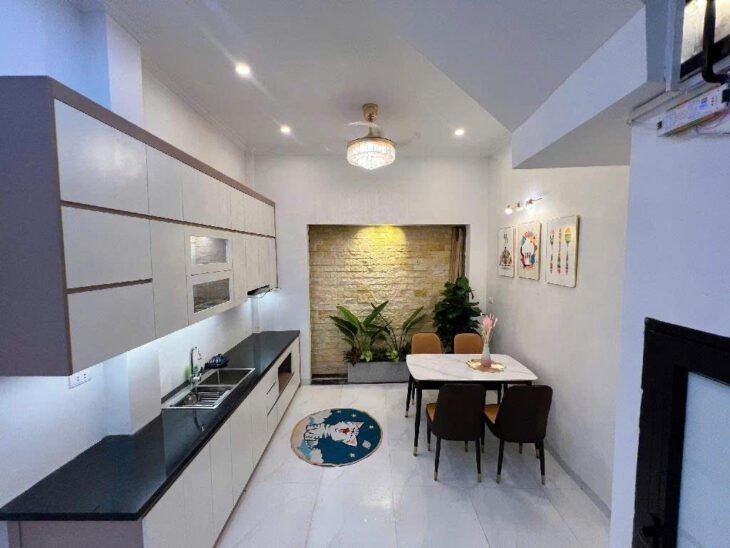 Bán nhà Đống Đa 45m Chợ, 3 thoáng, nở hậu, tặng nội thất đẹp