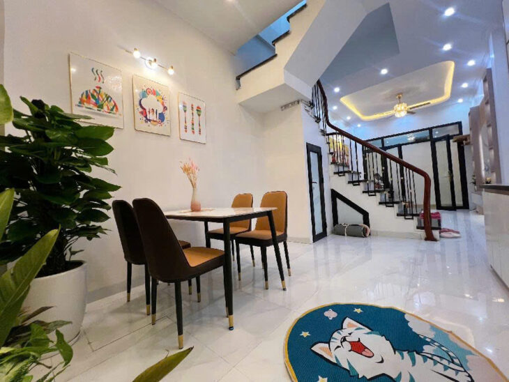 Bán nhà Đống Đa 45m Chợ, 3 thoáng, nở hậu, tặng nội thất đẹp
