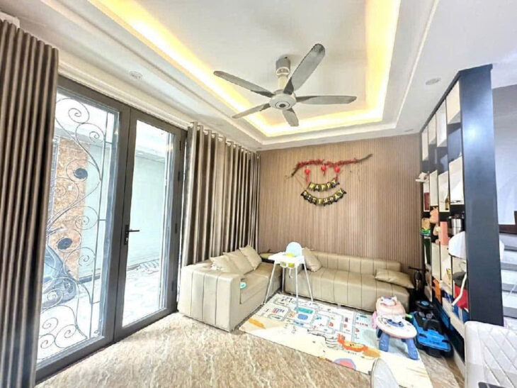 Nhà đẹp Việt Hưng 5 tầng 1 nhà ra oto tránh 43,4m; 4,85 tỷ