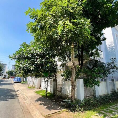 Bán biệt thự lô góc, Mega Village Khang Điền, 148m2, 3 tầng, 5 phòng ngủ, nội thất đẹp, giá 13 tỷ