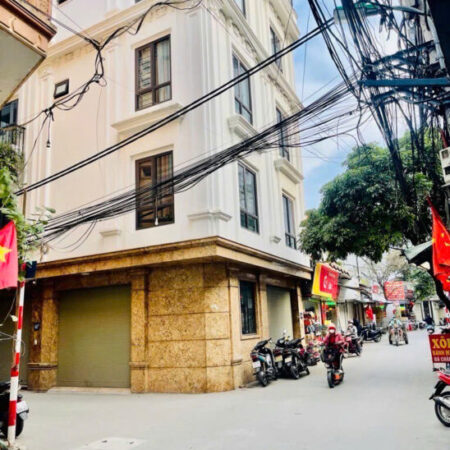PHÂN LÔ – Ô TÔ – Ở SƯỚNG – VỈA HÈ – NHÀ ĐẸP KINH DOANH -Ô TÔ VÀO NHÀ. SÁT MẶT PHỐ – CÁCH HỒ LINH