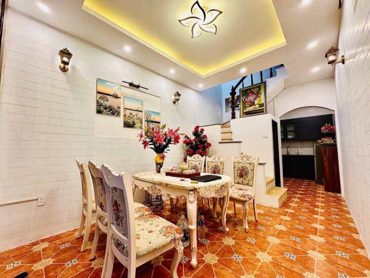 Mặt phố Yên Lãng 32 mét, ô tô tránh,ngõ thông, nhà vuông vắn,5 tầng, sổ đỏ hàng hiếm có duy nhất