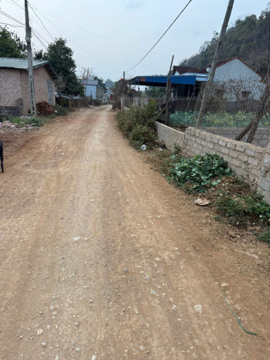 ĐẤT TẠI KHU DU LỊCH QUỐC GIA MỘC CHÂU 699 M2 CÓ 100TC