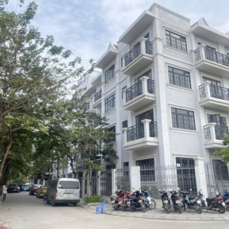 Chủ nhà, bán Liền kề Đại Kim- Nguyễn Xiển. DT 82,5m x 5 tầng. Giá 22,7 tỷ. LH: 0964769634