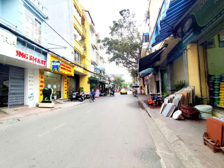 Bán nhà 2 tầng mặt đường Thiên Lôi, 105m, ngang 4,4, Giá 10.5 tỉ