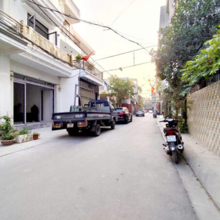 Bán nhà tuyến 2 Thiên Lôi, 61m 4 tầng , ngõ 7m thông, Giá 5.5 tỉ, gần Hoàng Huy