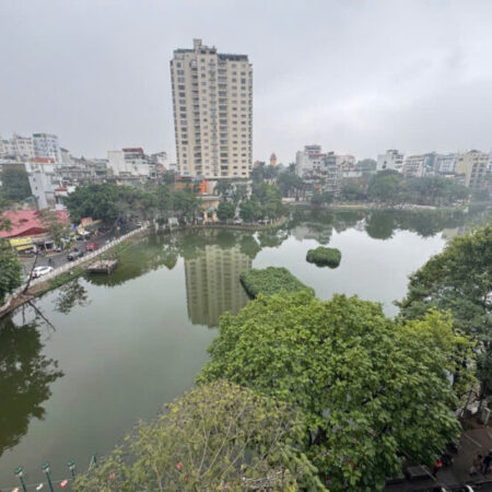 MẶT PHỐ TRẤN VŨ 131M2 X 6T – 75 TỶ – Ô TÔ NGỦ TRONG NHÀ – THANG MÁY – ĐANG KINH DOANH CAFE