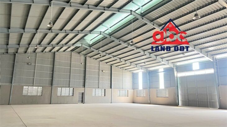 XT142 nhà xưởng với khuôn viên 10,000m2 xưởng xây dựng kiên cố. nguồn điện lớn