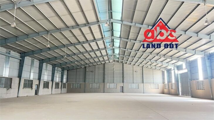 XT142 nhà xưởng với khuôn viên 10,000m2 xưởng xây dựng kiên cố. nguồn điện lớn