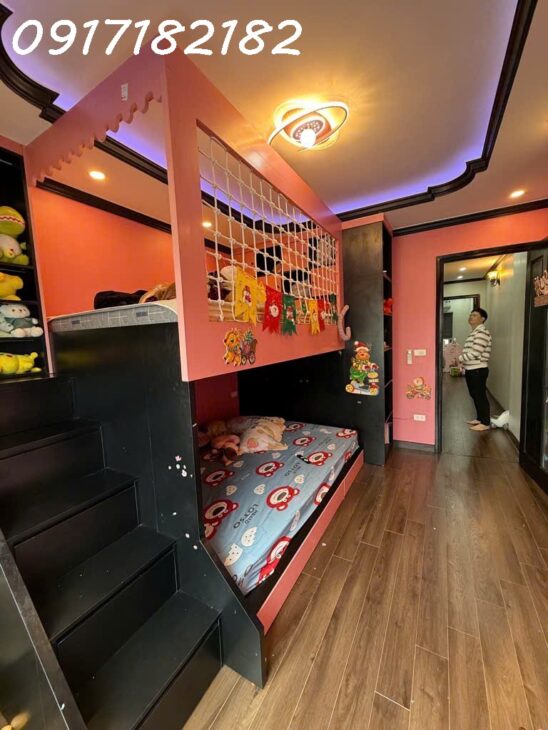 Siêu phẩm nhà PHÚC ĐỒNG NGUYỄN VĂN LINH 6 tầng bể cá koi thang máy full nộit thất cao cấp