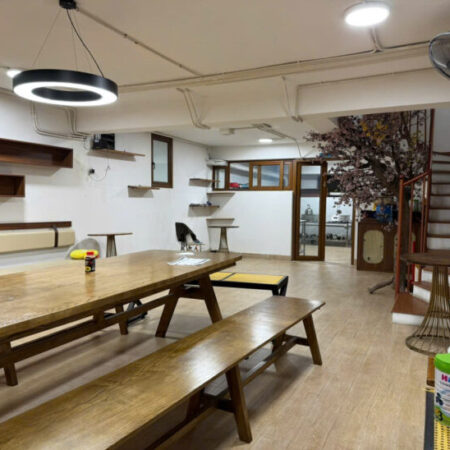 Chính Chủ nhờ bán biệt thự đơn lập, có hầm ôto, mặt phố lê trọng tấn. 242m, mặt tiền 9m, nở hậu.