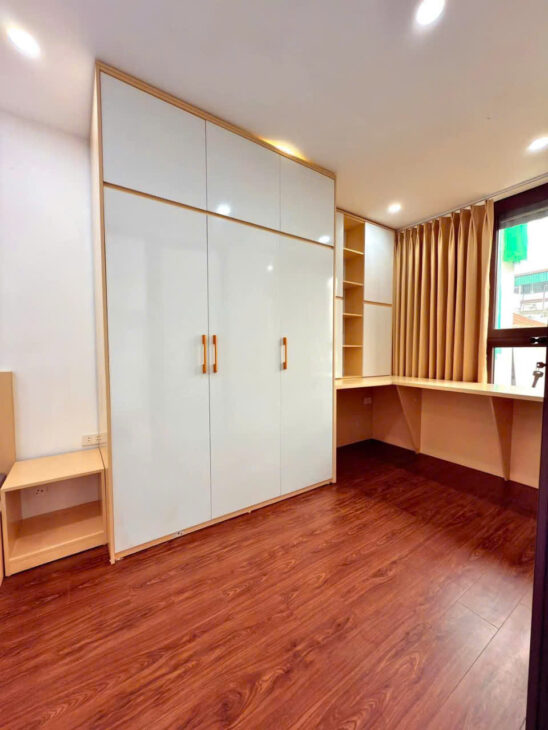 Ô TÔ ĐỖ CỬA – MẶT TIỀN RỘNG – BAN CÔNG – FULL NỘI THẤT- Thổ Quan 30m, 4 tầng, mt 4.8 m giá 7.85 tỷ