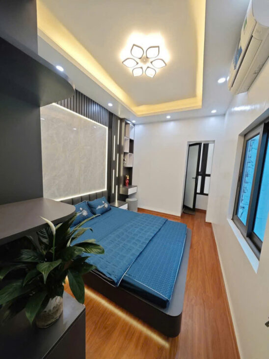 30M Ô TÔ TRÁNH – 150M RA MẶT PHỐ CẦU GIẤY – FULL NỘI THẤT – Ở LUÔN- Cầu Giấy 35m, 4 t, mt 2.8 m,