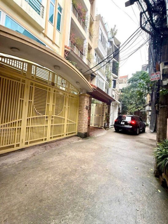 bán nhà Đống Đa 81m Hoàng Cầu, phân lô, 2 thoáng, ô tô đỗ cửa