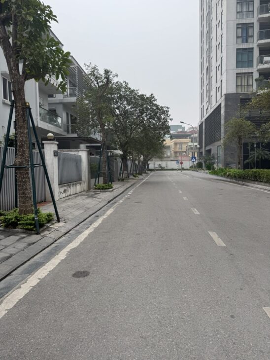 BÁN BIỆT THỰ LK PHÙNG CHÍ KIÊN 4T- 230M-MT8.5-90TY-CẦU GIẤY LH: 0982769586