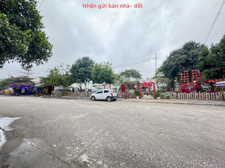 Bán nhà 3 tầng hai mặt tiền kinh doanh, tổ 5, TT Quang Minh, Mê Linh. Gần KCN công nhân đông đúc.