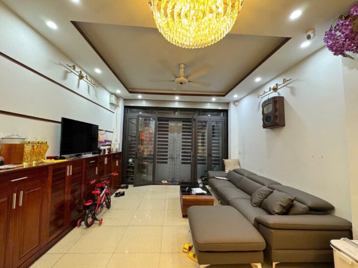 bán nhà Thanh Xuân 85m Hoàng Văn Thái, sân vườn rộng, nhà 3 thoáng nở hậu
