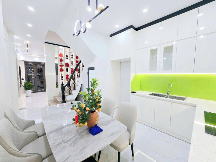 KIM GIANG KIM GIANG 45M 5 TẦNG MT 3.6M Ô TÔ QUA 15M RA Ô TÔ TRÁNH FUN NỘI THẤT GẦN TRƯỜNG CHỢ Ở