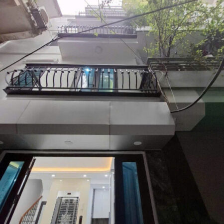 Nhà Quan Nhân Thang Máy 5 tầng mới xây ngõ xe ba gác thoáng mát diện tích sử dụng 30m giá nhỉnh 6 tỷ