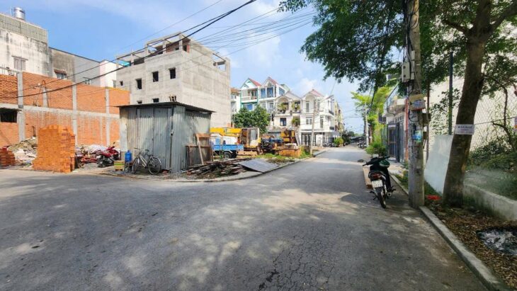 Nhà góc 2 mặt tiền Lê Văn Lương, 3 tầng, 6.4x14m, 6.4 tỷ