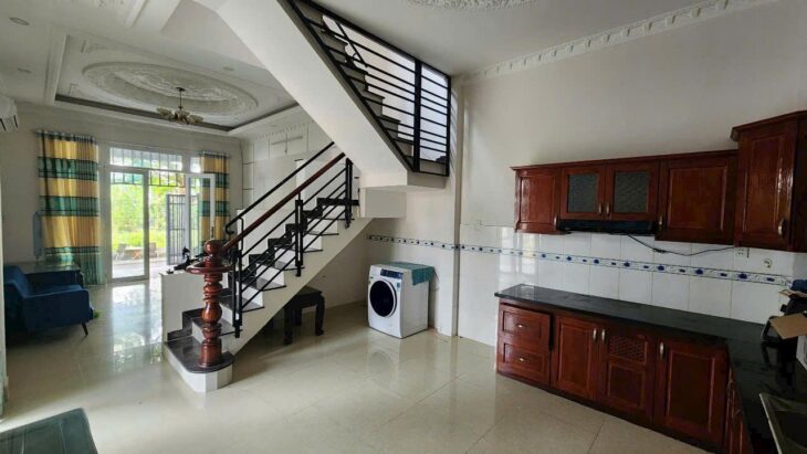 Nhà góc 2 mặt tiền Lê Văn Lương, 3 tầng, 6.4x14m, 6.4 tỷ