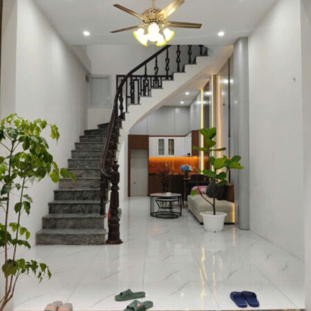 bán nhà Hoàng Mai 40m Nguyễn Khoái, gần ô tô diện tích rộng, nhà ở luôn