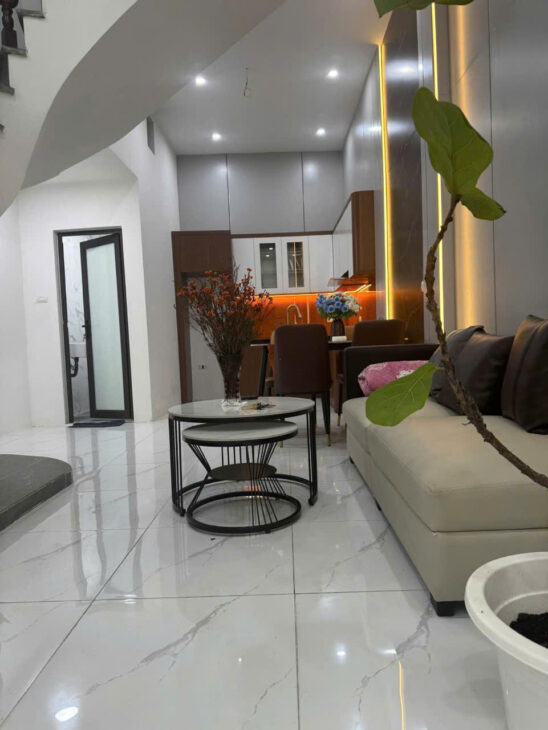 bán nhà Hoàng Mai 40m Nguyễn Khoái, gần ô tô diện tích rộng, nhà ở luôn